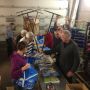 Vrijwilligers pakken de KMC goody bags in. Vrijwilligers pakken de KMC goody bags in.